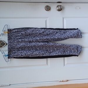 LULULEMON Yoga Pants Sz 4
